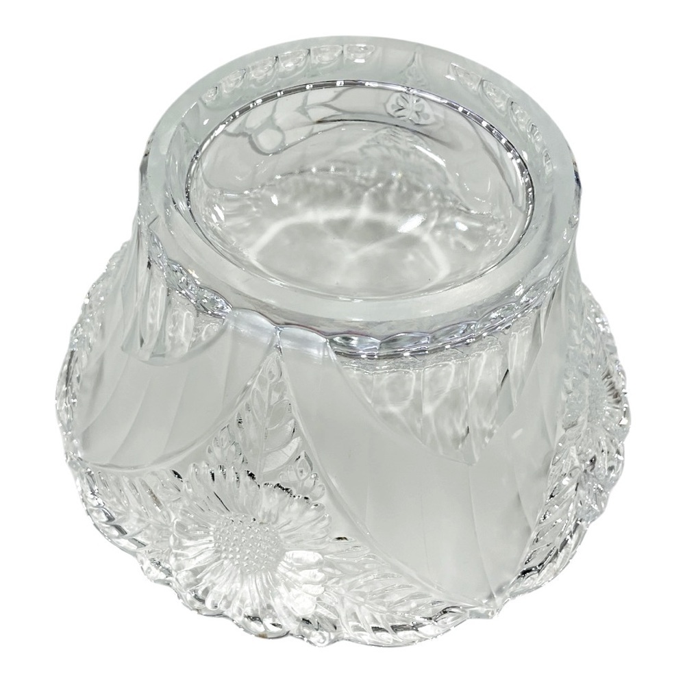 Vintage Clear Pressed Glass Sunflower Leaf Serving Bowl 8.75” Floral Decor - Picture 2 of 8